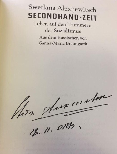 SWETLANA ALEXIJEWITSCH (Svetlana Aleksijevitj / Svetlana Alexievich, 1948 Stanislav, Ukrainian SSR) belarussische Schriftstellerin, 1996 Kurt-Tucholsky-Preis, wichtige Zeitzeugin der postsowjetischen Gesellschaft, 2013 Friedenspreis des Deutschen Buchhandels, 2015 Nobelpreis für Literatur für ihr vielstimmiges Werk, das dem Leiden und Mut in unserer Zeit ein Denkmal setzt / Belarusian investigative journalist, essayist and oral historian who writes in Russian, 2015 Nobel Prize in Literature