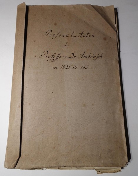 JULIUS AMBROSCH (1804-56) Klassischer Philologe und Archäologe, 1834 Professor für Philologie und Archäologie, Mitbegründer des Vaterländischen Vereins und Konstitutionellen Zentralvereins in Breslau, während der Deutschen Revolution 1848/1849 saß er in der Frankfurter Nationalversammlung, 1849/50 war er Rektor der Universität Breslau.