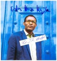 FISTON MWANZA MUJILA (1981) kongolesisch-österreichischer Schriftsteller, 2021: Prix Les Afriques für La danse du Vilain, 2024: Preis der Literaturhäuser