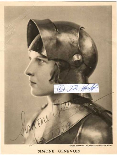 SIMONE GENEVOIS (1912-95) französischer Stummfilmstar. French film actress. She began her career as a child actor. Her best-known role was in the 1929 epic Saint Joan the Maid in which she played the title part of Joan of Arc.